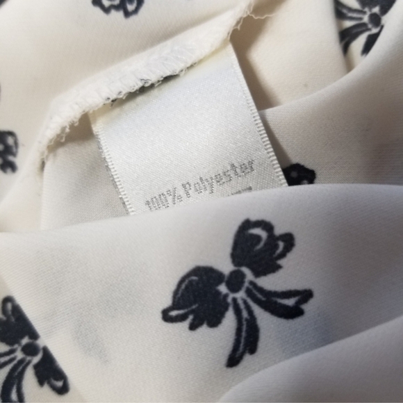 Lauren Conrad LC Key Hole Bow Print Blouse Lightweight Flowy Top Women's Medium - Picture 6 of 8
